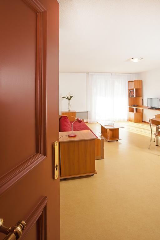 Aparthotel Sejours & Affaires Geneve Saint Genis Zewnętrze zdjęcie